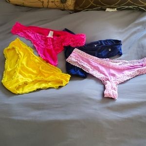 💎Set of 4 in Large Victoria's Secret Panties, 2 thong & 2 full coverage